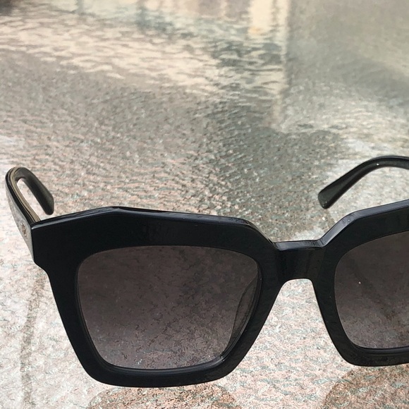MCM Sunglass black plastic authentic just arrived - Picture 4 of 4